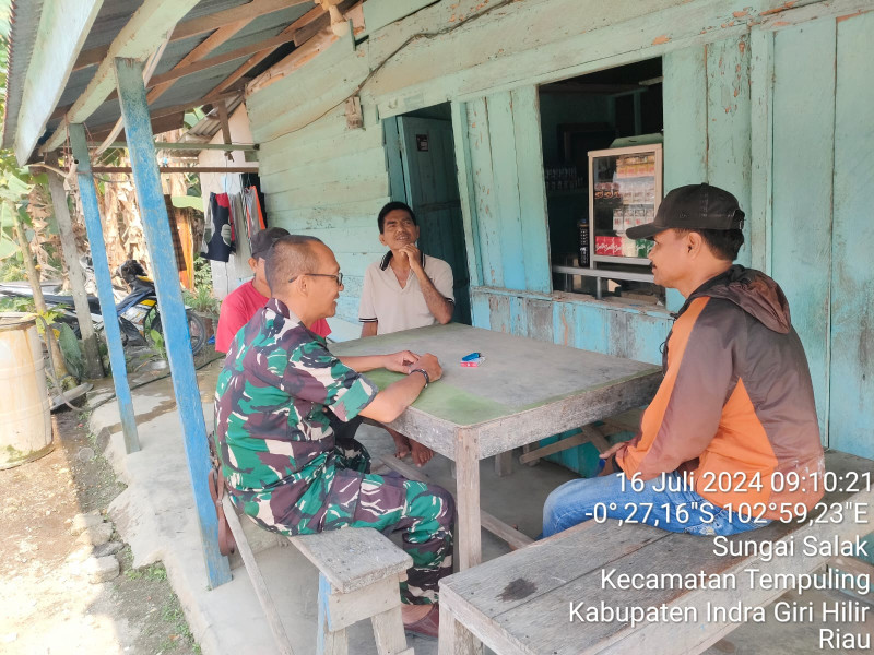 Komsos Babinsa 03/Tpl Dengan Warga Dalam Mengatasi Permasalahan di Wilayah Binaan