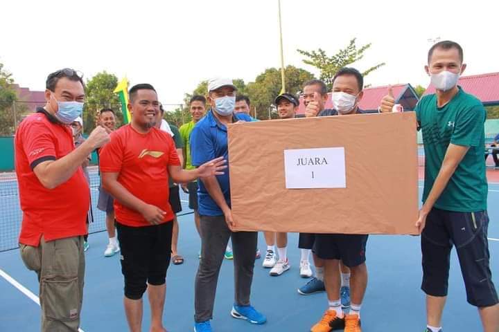 Pertandingan Tenis Persahabatan di Siak Diikuti Pejabat Riau