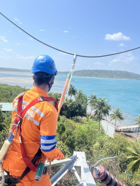 Jaga Keandalan Penyaluran Listrik, PLN UPT Pekanbaru Lakukan Pemeliharaan