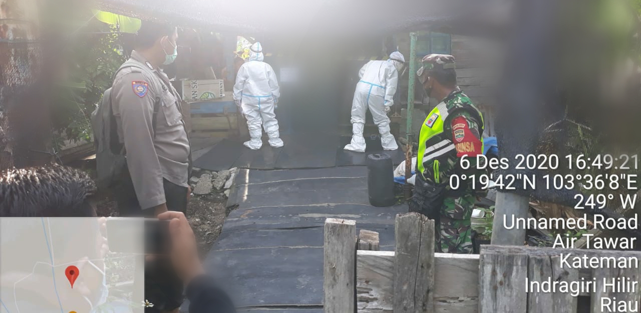 Sertu Wirman Dampingi Petugas Lacak Kontak Erat OTG Covid-19 Desa Air Tawar