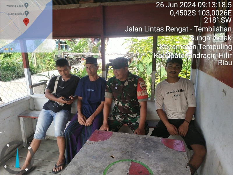 Bangun Sinergitas, Babinsa Koramil 03/Tpl Komsos Dengan Tokoh Pemuda Di Kampung Pancasila