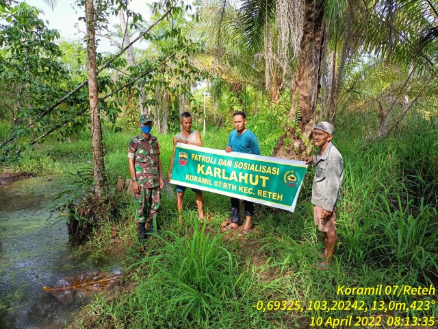 Babinsa Koramil 07/Reteh Lakukan Patroli dan Sosis Karhutla Guna Untuk Mencegah Terjadinya Kebakaran