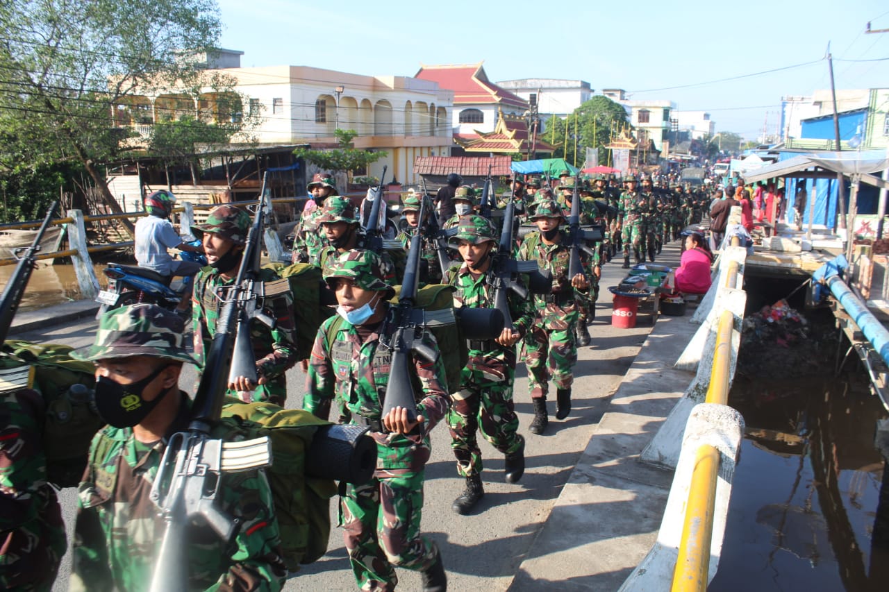Para Prajurit Kodim 0314/Inhil Latorlan Susuri Kota Tembilahan
