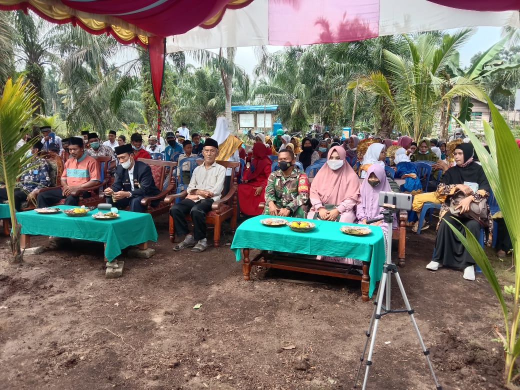 Babinsa Desa Karya Tunas Jaya Koramil 03/Tempuling Hadiri Wisuda Purna Siswa Siswi SPMAA Riau