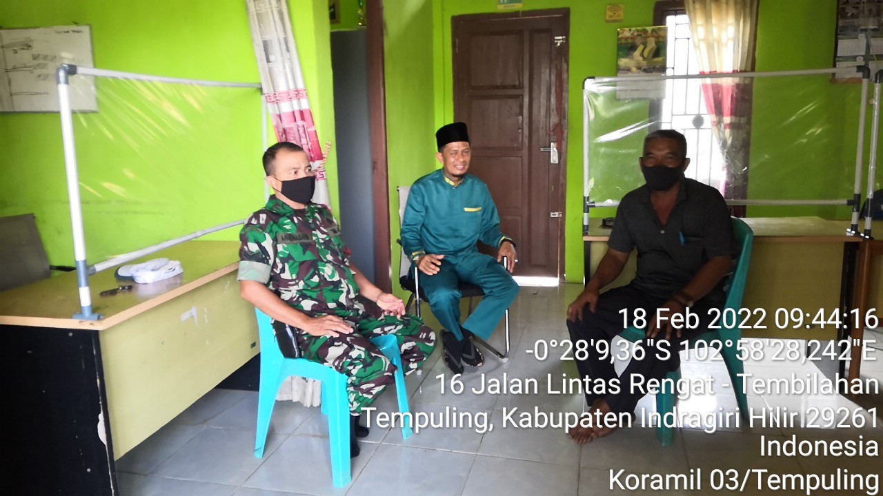 Jalin Keakraban, Babinsa Koramil 03/Tempuling Komsos Bersama Pegawai Kelurahan Pangkalan Tujuh