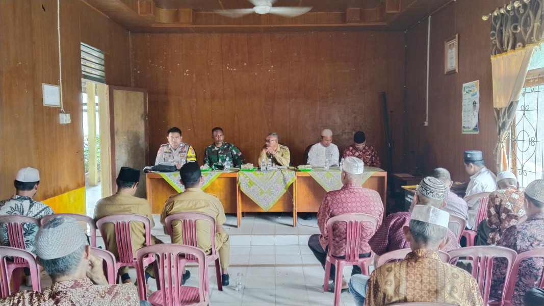 Giat Komsos, Babinsa Koramil 05/Gas Ajak Masyarakat Jaga Keamanan dan Ketertiban Menjelang Bulan Suci Ramadhan