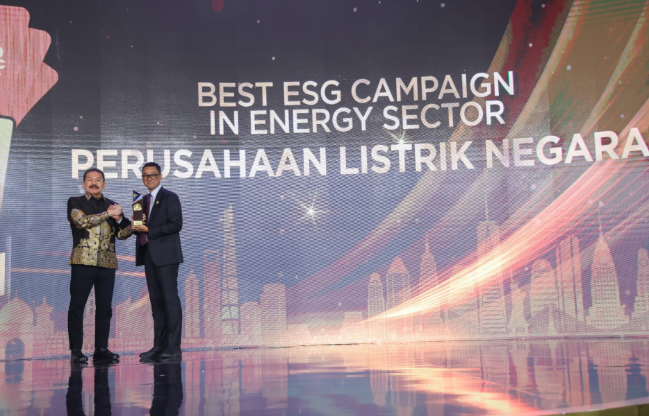 Dirut PLN Darmawan Prasodjo Kembali Dinobatkan Jadi CEO Of The Year