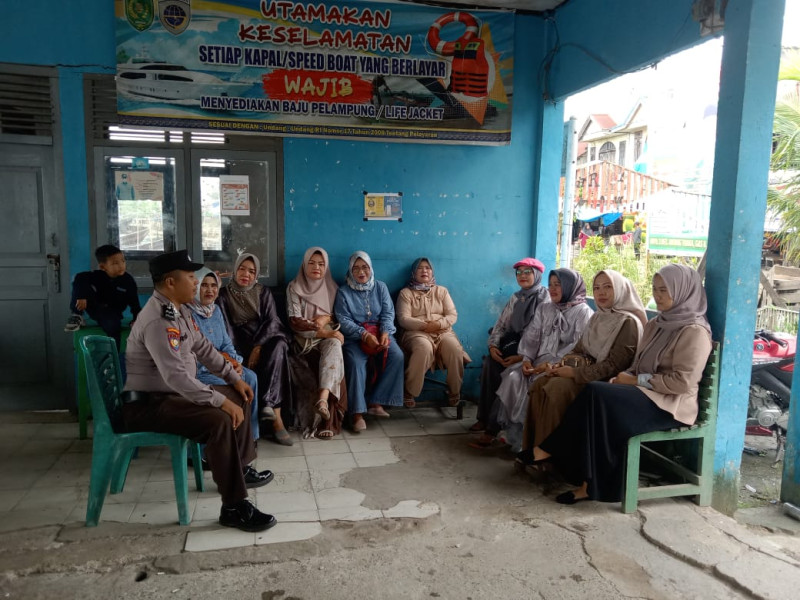 Ps.Kanit Binmas Aipda Rici Ronaldy Menyampaikan Pesan-pesan Kamtibmas Terhadap Warga