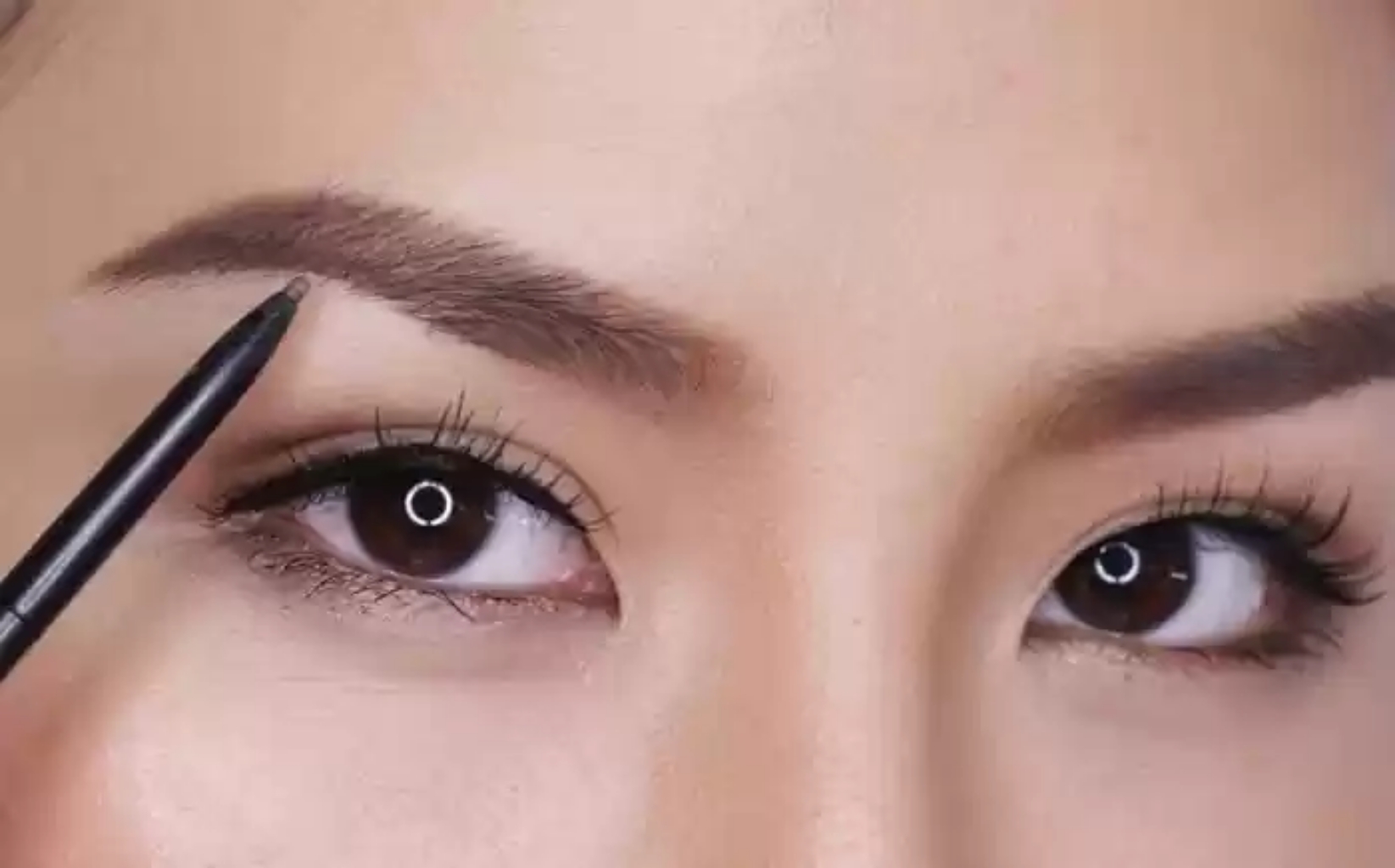 4 Penyebab Munculnya Jerawat di Alis, Apa Saja?