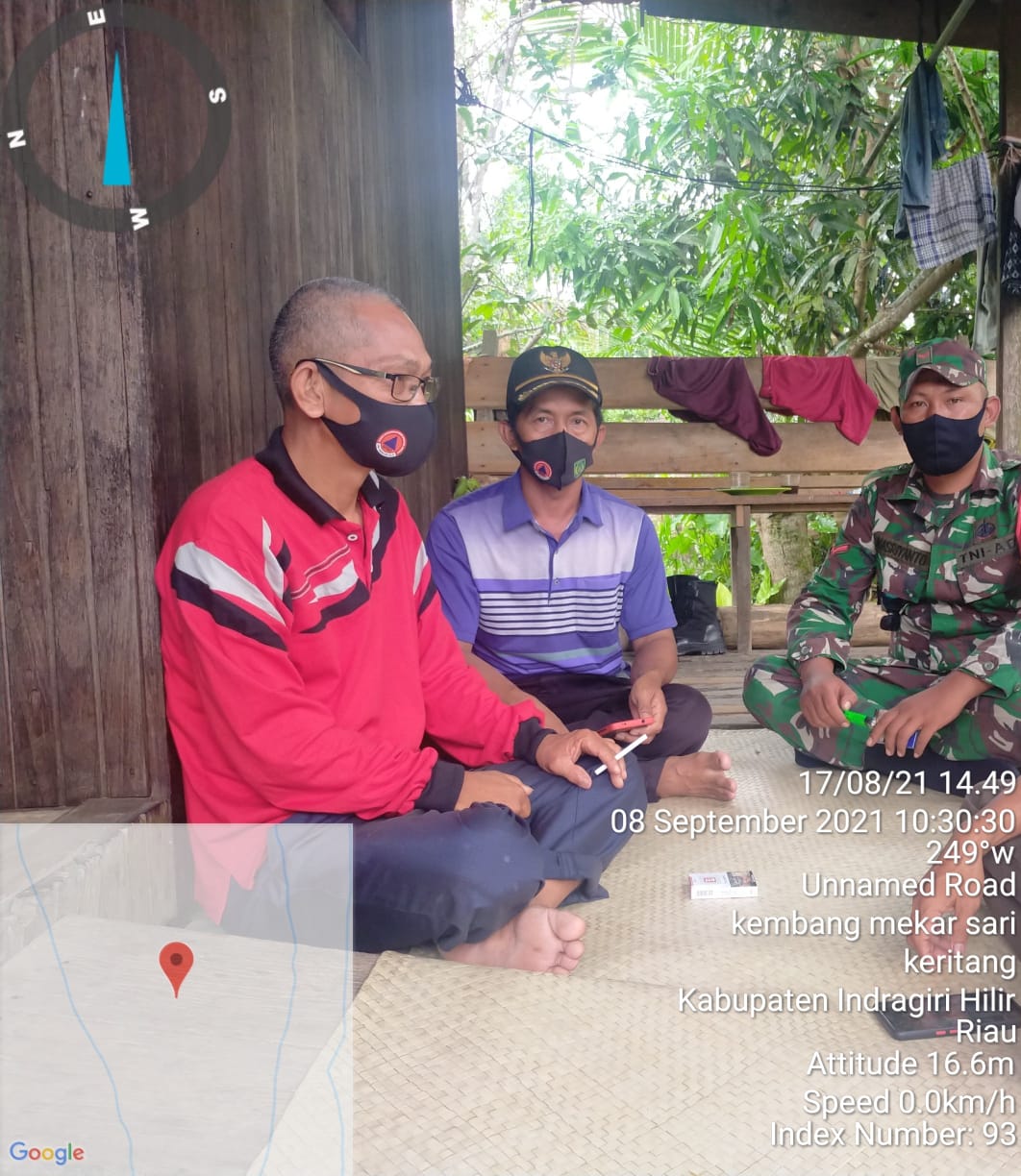 Cegah Covid-19, Babinsa Lakukan Komsos Bersama Masyarakat di Desa Kembang Mekar Sari