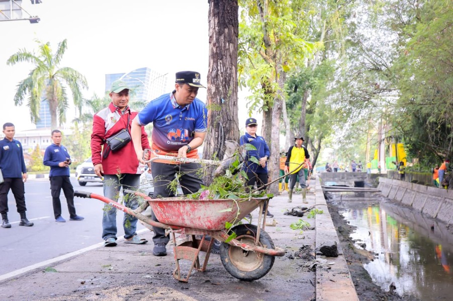 Wawako Pekanbaru Pimpin Kurve Serentak