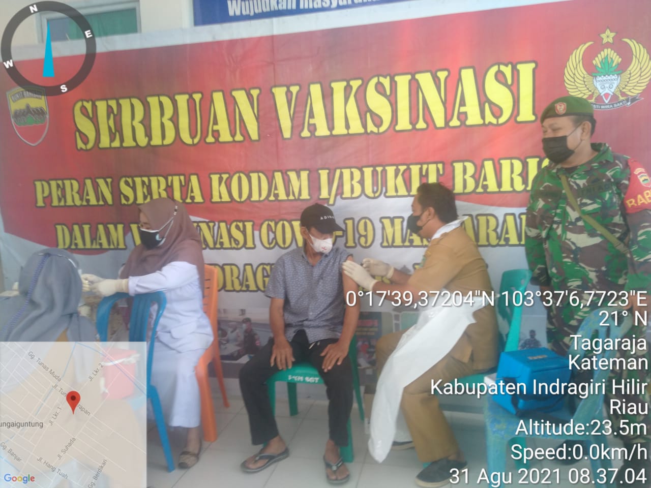 Babinsa Koramil 06/Kateman Tinjau Langsung Pelaksanaan Vaksinasi di Sungai Guntung