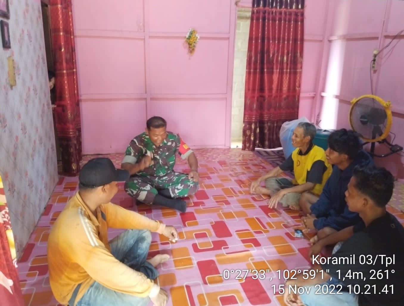 Babinsa 03/Tpl Serma Syamsul Azman Sambangi Rumah Ketua RT Diwilayah