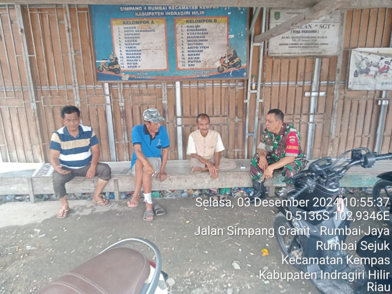 Babinsa Koramil 03/Tpl Gelar Komsos Bersama Tukang Ojek Desa Sungai Gantang