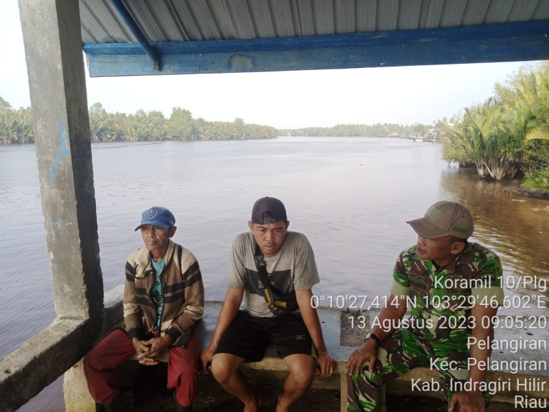 Bincang Santai, Koramil 10/Pelangiran Sampaikan Kepada Warga Agar Tidak Membakar Lahan