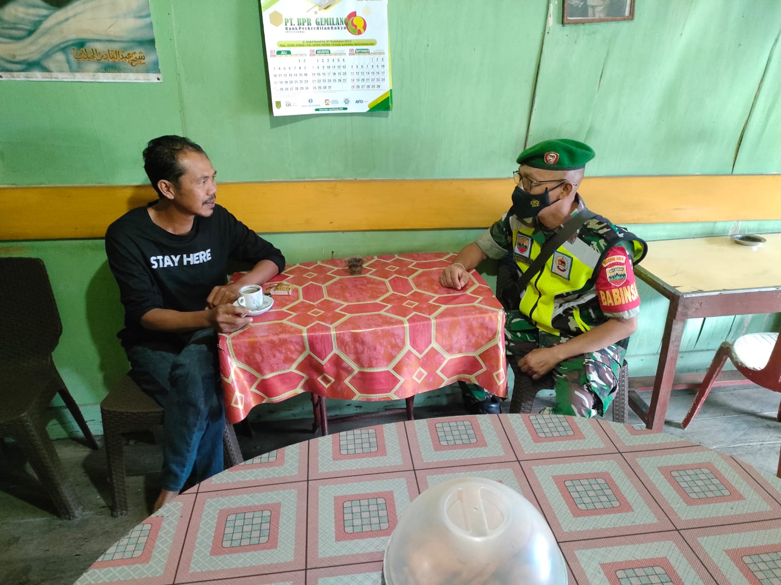 Upaya Babinsa Koramil 04/Kuindra Dalam Jalin Hubungan Baik Dilakukan Melalui Komsos