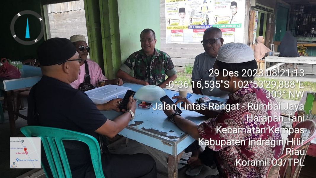 Babinsa Koramil 03/Tpl Sertu Maihasan Komsos dengan Tokoh Masyarakat