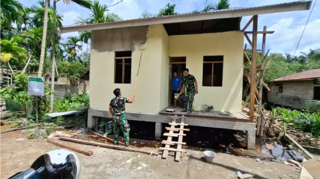 TMMD ke-123 Kodim 0314/Inhil, Anggota Koramil 07/Reteh Berkontribusi pada Penyelesaian Sasaran Fisik