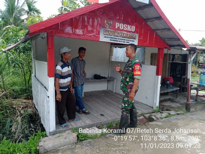Babinsa Koramil 07/Reteh Mensosialisasikan Bahaya Narkoba dan Judi Online