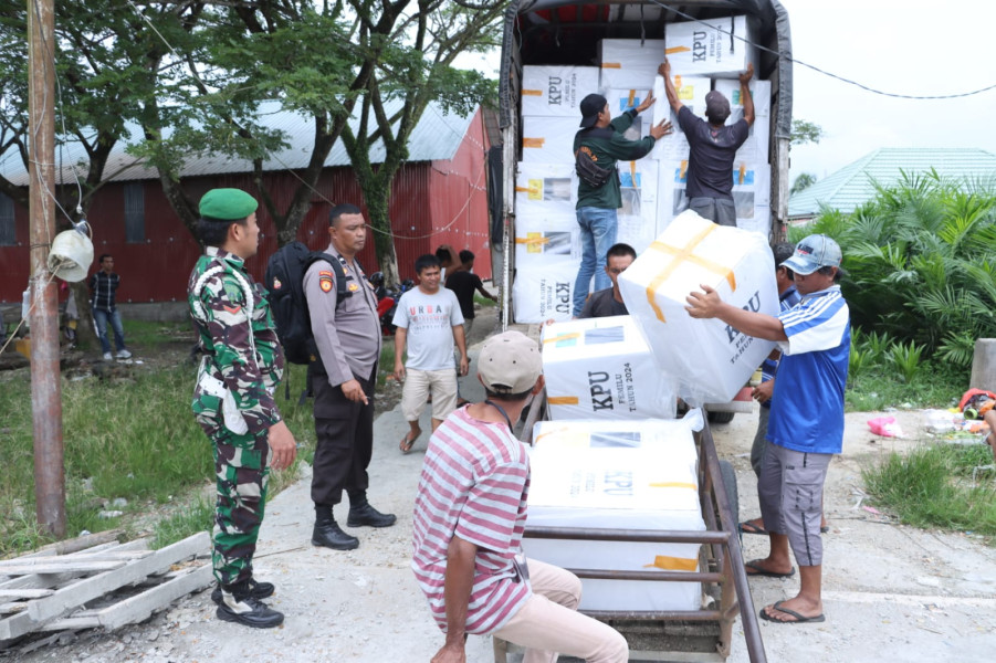 Polres Inhil Lakukan Pengawalan Logistik Pemilu di 5 Kecamatan
