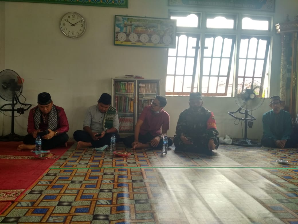Bersama Camat, Babinsa Koramil 04/Kuindra Hadiri Peringatan Isra' dan Mi'raj Nabi Muhammad SAW