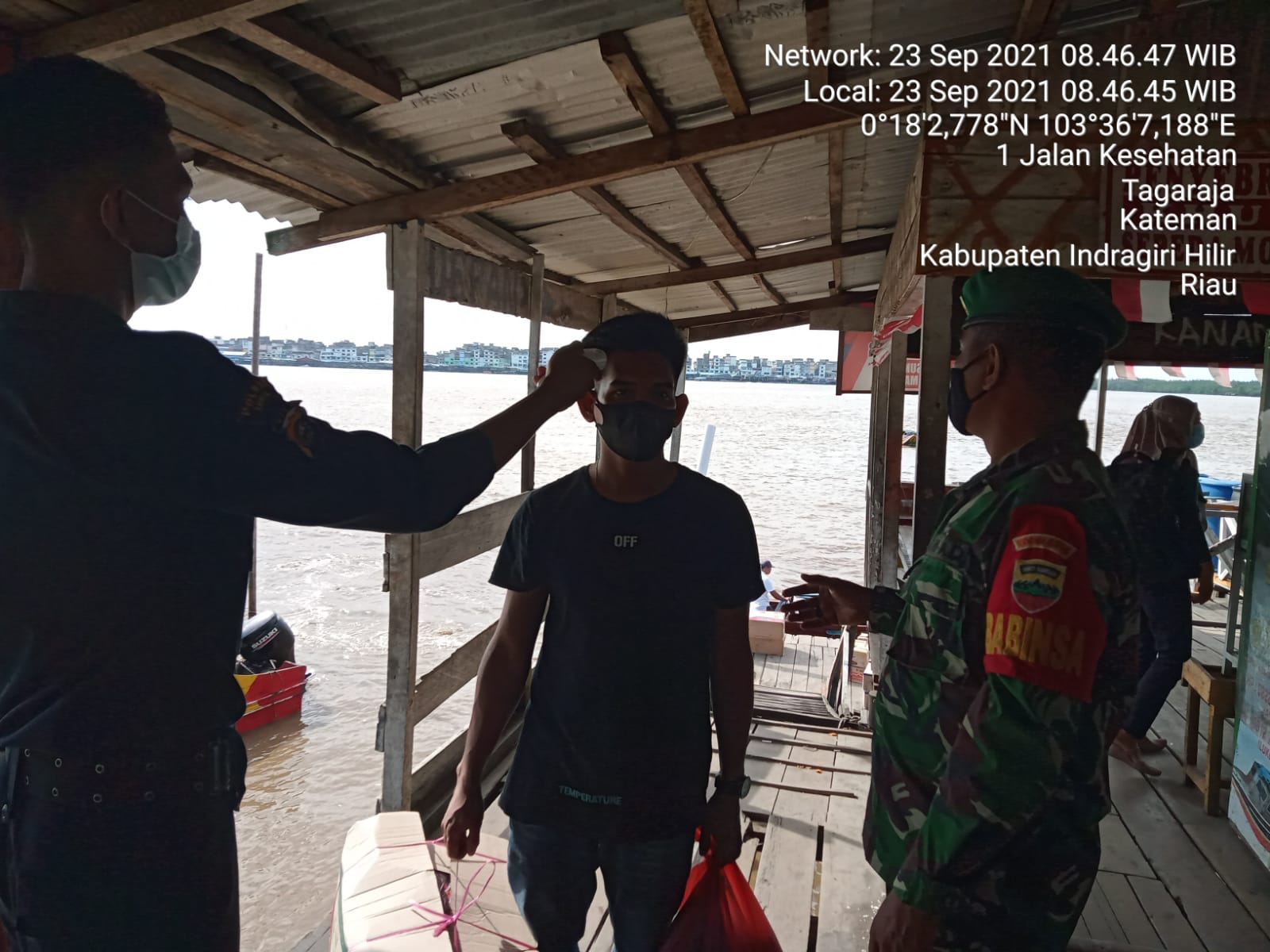 Serda Lendi Piter Sirimba Siaga Laksanakan Disiplin Protokol Kesehatan di Pelabuhan Desa Air Tawar