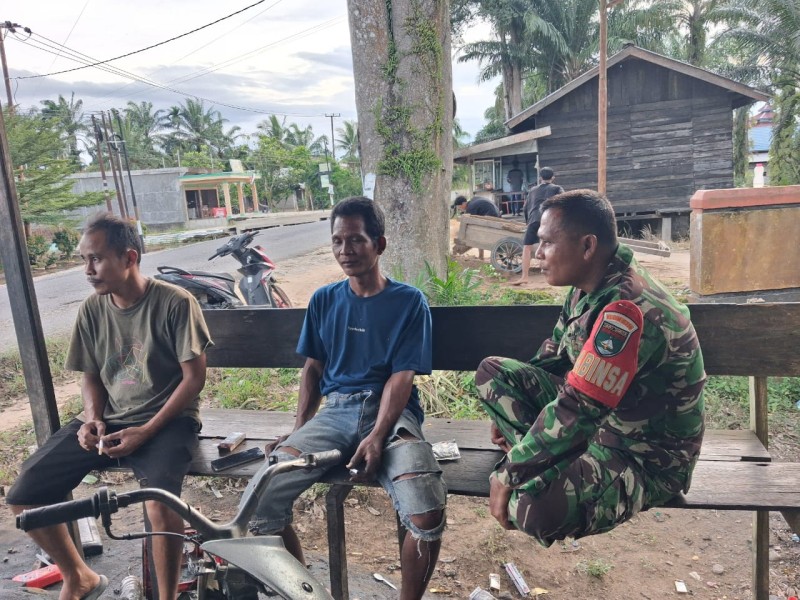 Babinsa Serma Damrianto: Jalin Silaturahmi, Bangun Kedamaian di Desa Kulim Jaya