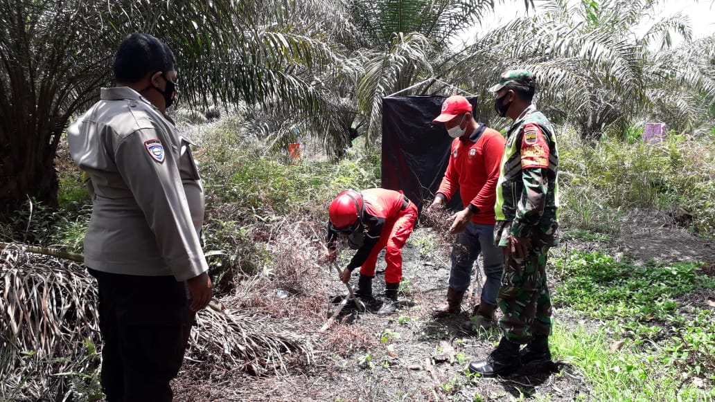 Antisipasi Karlahut, Babinsa Koramil 03/Siak, Bhabin dan Manggala Agni  Patroli Daerah Rawan Kebakar Antisipasi Karlahut, Babinsa Koramil 03/Siak, Bhabin dan Manggala Agni  Patroli Daerah Rawan Kebakar