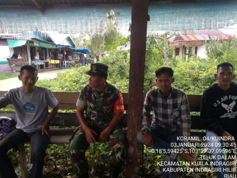 Babinsa Koramil 04/Kuindra Sampaikan Kepada Warga Agar Saling Bertoleransi Antar Sesama