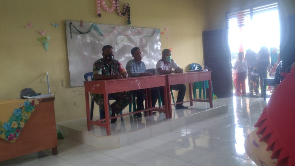 Babinsa Koramil 09/Kemuning dengan Nakes Sosialisask Tentang Vaksinasi Usia 6-11 Tahun