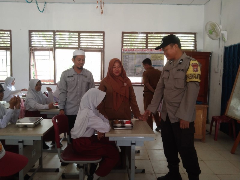 Polsek Kemuning Dukung Pelaksanaan Program Makan Bergizi Gratis