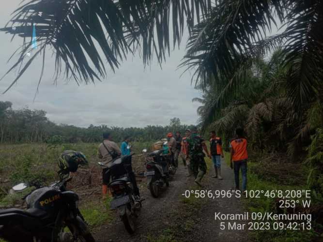Sosialisasi Karlahut Babinsa Koramil 09/Kemuning dan Juga Masyarakat