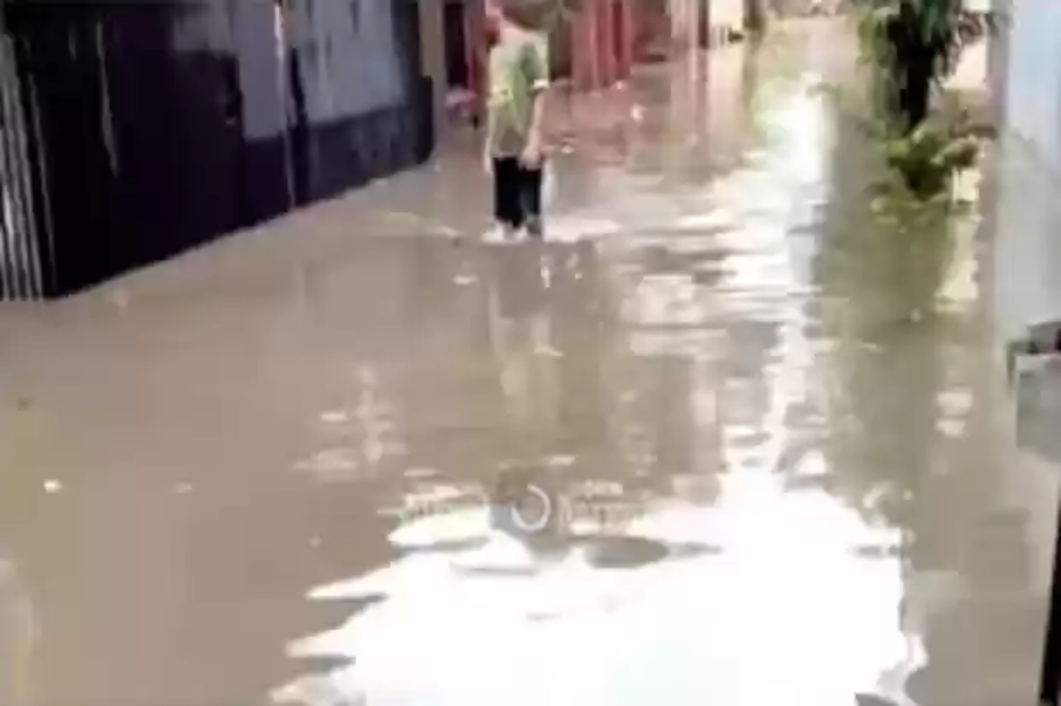 Usai Kebakaran Kilang Minyak, Sebagian Pemukiman Warga di Indramayu Terendam