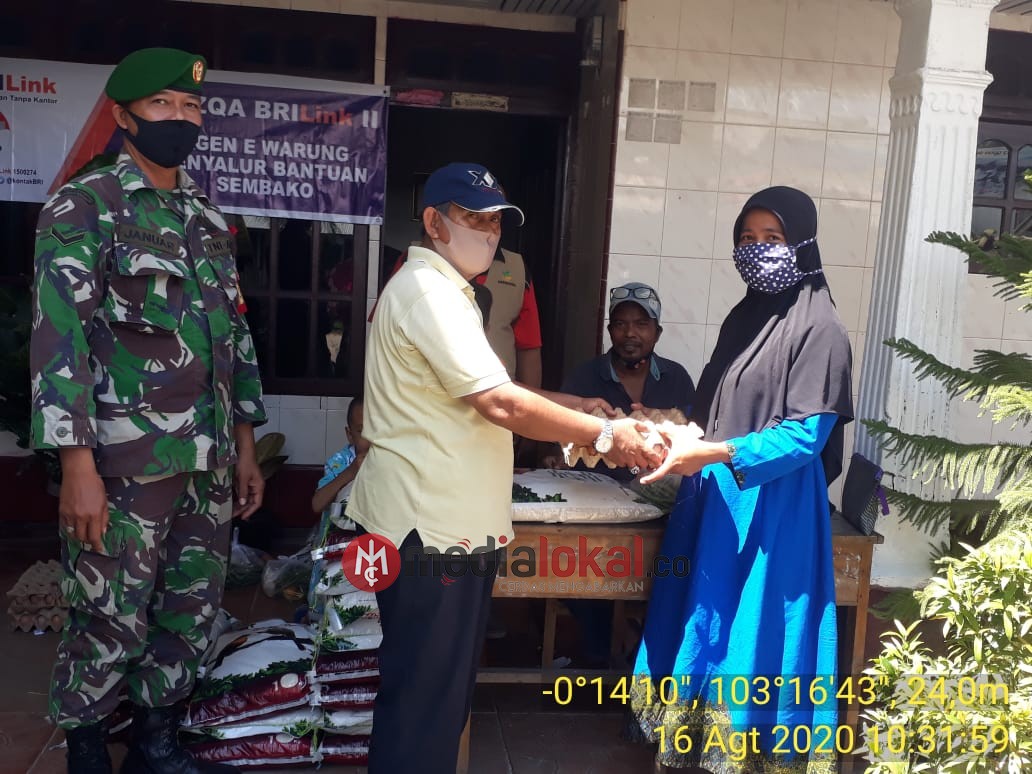 Serda Januar Kawal Penyaluran BNPT dari Donatur untuk Warga di Wilayah Koramil 12/Batang Tuaka