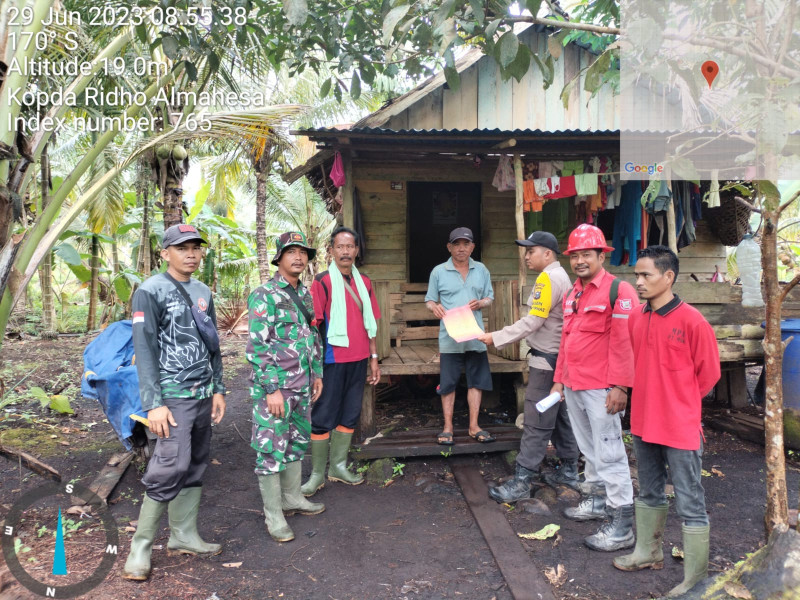 Giat Patroli Rutin Bhabinsa Koramil 05/GAS Kopda Ridho Almahesa Terus Ingat Kan Warga Tentang Karlahut