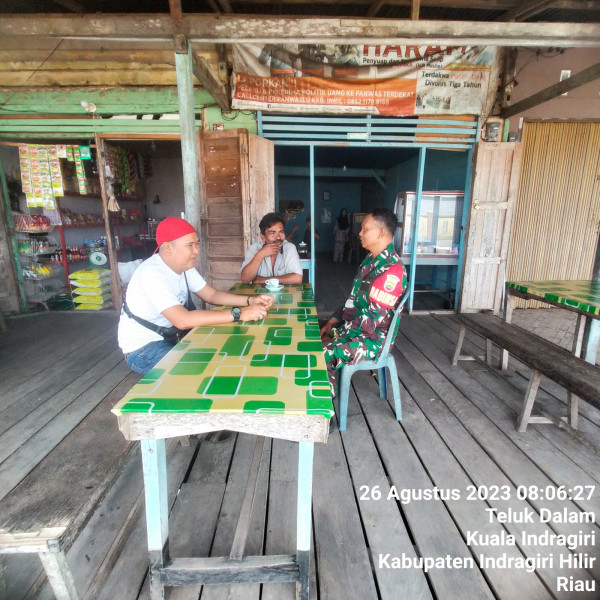 Babinsa Koramil 04/Kuindra Mengajak Warga Untuk Saling Bahu-membahu Di Wilayah