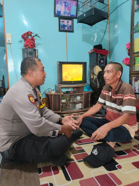 Melalui Giat Sambang Bhabinkamtibmas Sampaikan Himbauan Kamtibmas