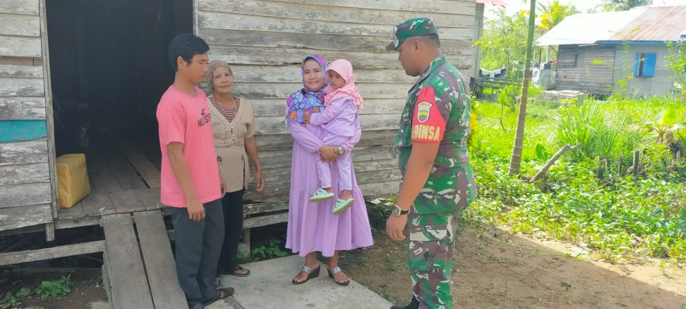 Dengan Komsos, Babinsa Koramil 03/Tpl Dapat Terus Berkomunikasi Dengan Baik Antar Sesama Di Binaan