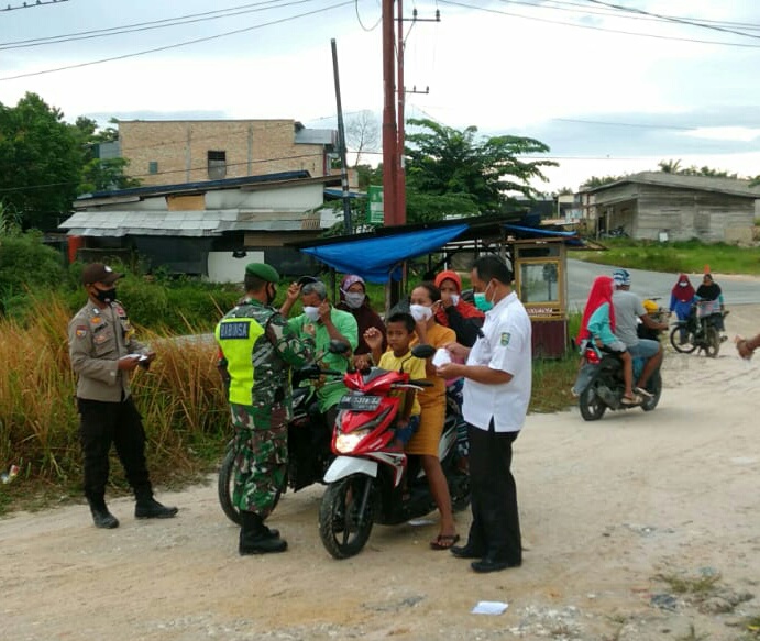 Babinsa Koramil 03/Siak bersama Polsek Siak Kerinci Kanan, Satpol PP Dan Aparat Kecamatan Tegakan Di