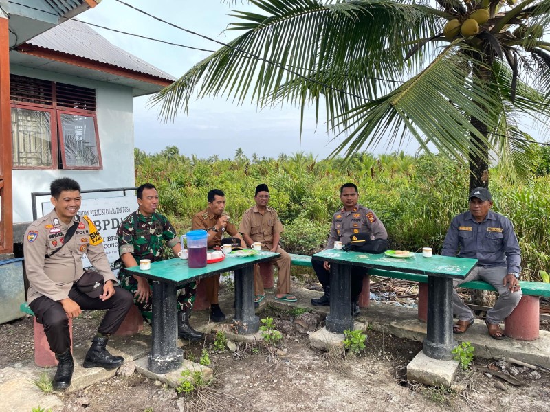 Babinsa Koramil 04/Kuindra Laksanakan Komsos untuk Meningkatkan Kesadaran dan Kepedulian Masyarakat
