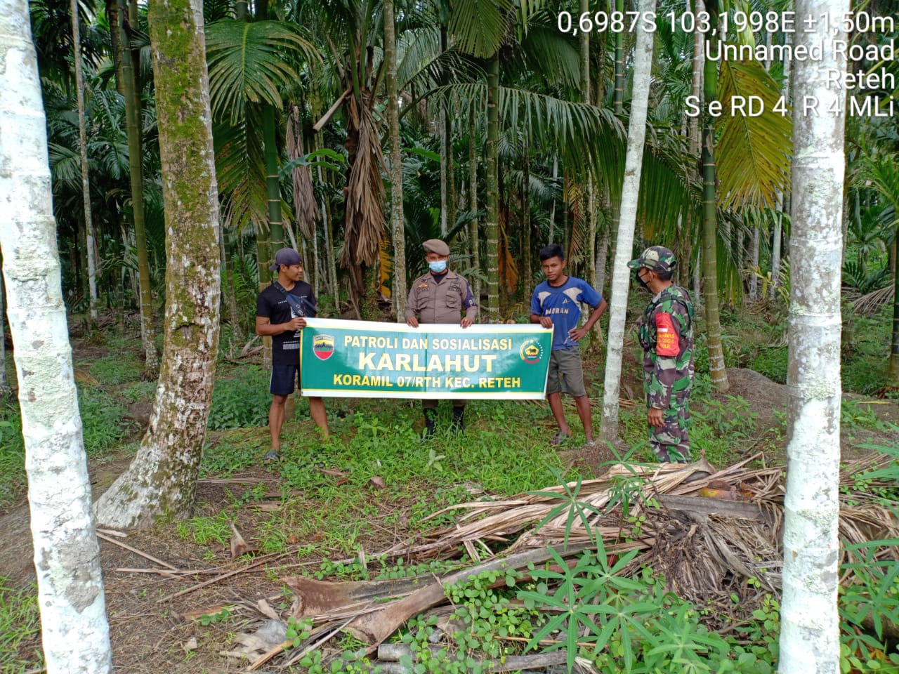 Babinsa Serda Juansyah Lakukan Patroli dan Sosialisasi Karhutla