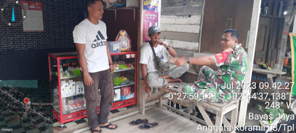 Jalin Keakraban dan Kedekatan, Babinsa 03/Tpl Komunikasi Sosial Dengan Pedagang