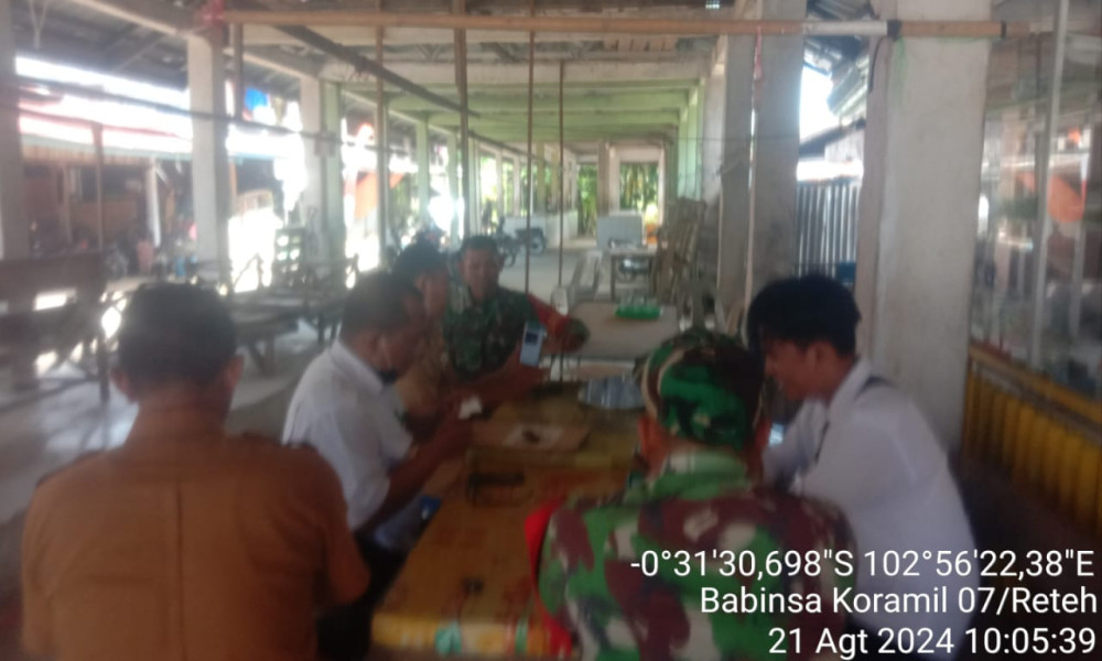 Babinsa Serka Yadi Yanto Turun Untuk Jalin Silaturahmi Dengan Masyarakat Setempat