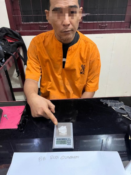 Polsek Tembilahan Hulu Bekuk Pengedar Shabu di Wisma Inhil, Barang Bukti dan Tersangka Diamankan