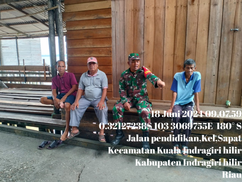 Bersama Masyarakat, Babinsa Koramil 04/Kuindra Selalu Menjaga Persatuan dan Kesatuan Bangsa