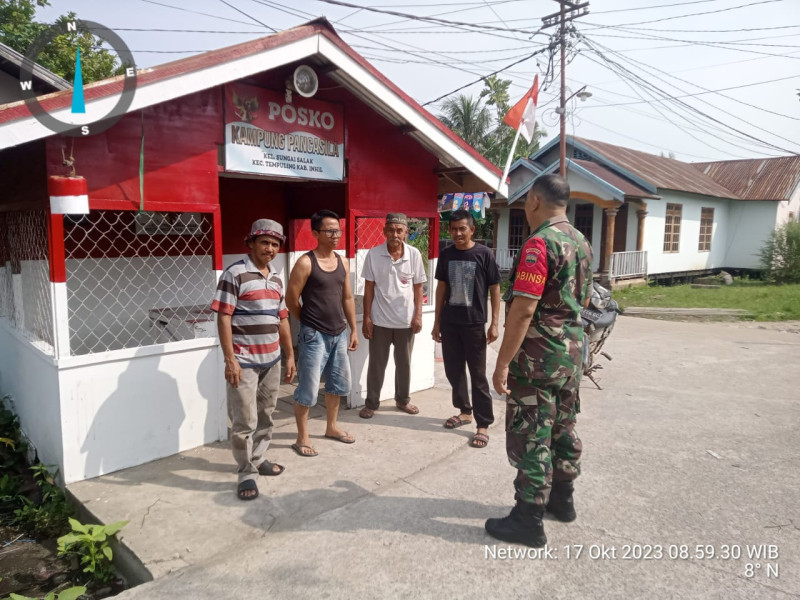 Komsos di Kampung Pancasila, Babinsa Koramil 03/Tpl Jalin Hubungan Baik Antar Sesama