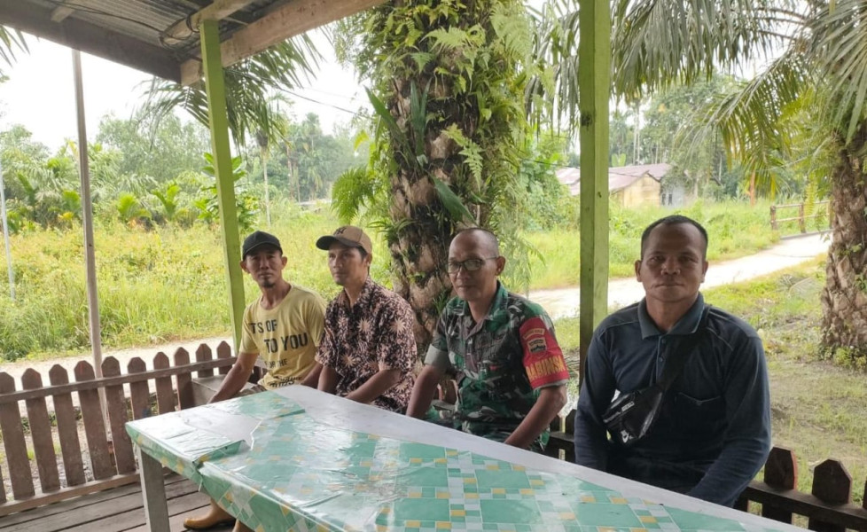 Babinsa Koramil 03/Tpl Sertu Ichlas Manalu Ciptakan Keakraban dengan Warga Binaan Melalui Komsos