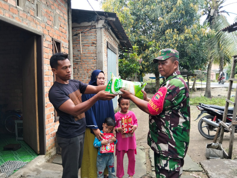 Babinsa Koramil 03/Tpl Berikan Bantuan Nutrisi Tambahan Anak Batita