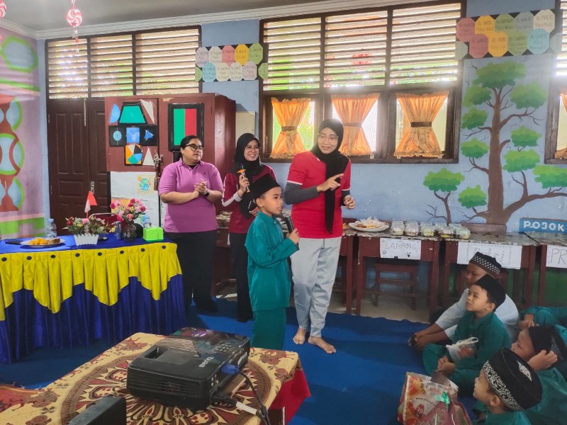 Anak-anak SDN 013 Antusias Ikuti Edukasi Hukum dan Daur Ulang dari Kejari Inhu