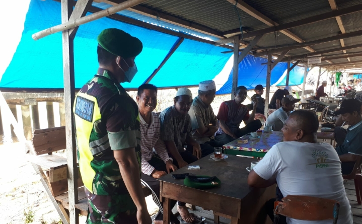 Koramil 04/Kuindra Laksanakan Penegakan Prokes di Kelurahan Sapat